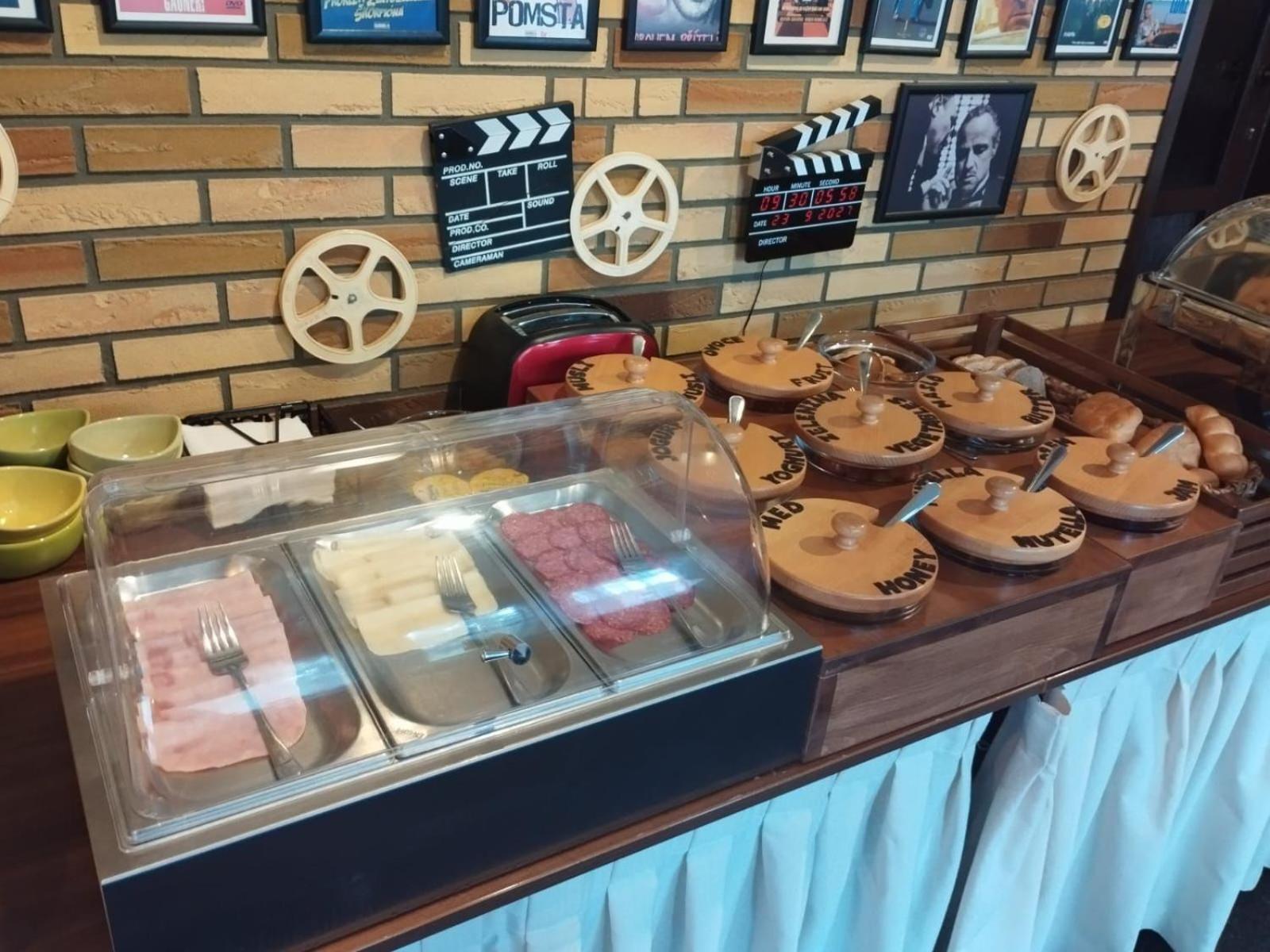 阿尔法酒店 特鲁特诺夫 外观 照片