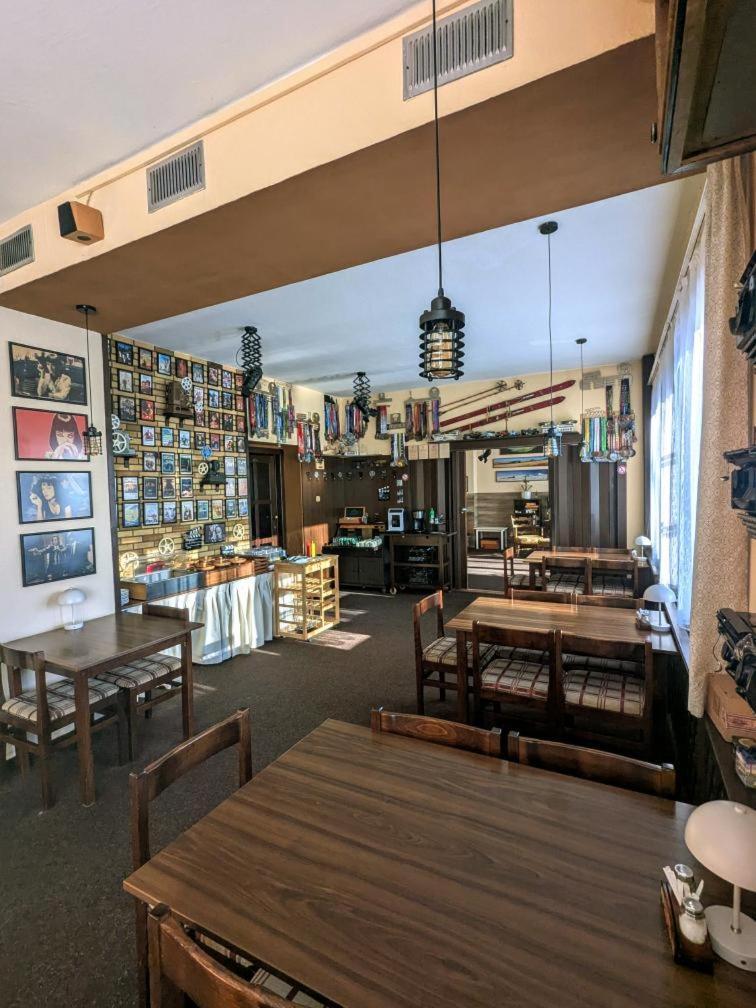 阿尔法酒店 特鲁特诺夫 外观 照片